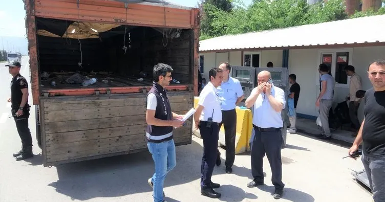 Patates kamyonunda 92 kaçak göçmen yakalandı