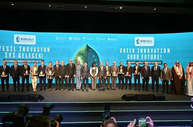 dunya-ormanciliginin-gelecegine-yon-verecek-bulusma-basladi-turkiye-akilli-ormancilikta-oncu-ulke-1760962792708.jpg