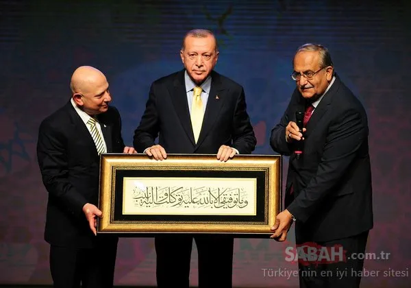 Ankara Üniversitesi İlahiyat Fakültesi'nin 70. kuruluş yıl dönümünde Başkan Erdoğan'a özel hediye
