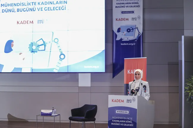 itu-ve-kademden-muhendislikte-kadinlarin-dunu-bugunu-ve-gelecegi-paneli-1655745714960.jpg