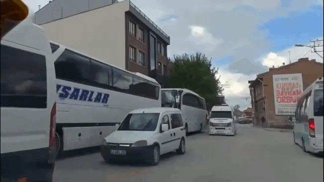 baskan-altaydan-konyadaki-chp-mitingine-gelen-vatandaslara-gonderme-hayirli-yolculuklar-1746286040667.png