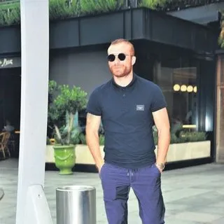 Dostlarla akşam yemeği