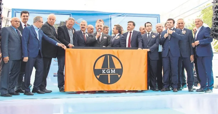 Tire-Belevi yolunun temelini Bakan attı