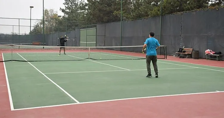 Anadolu Üniversitesi şehir ile bu kez tenis turnuvasında buluştu