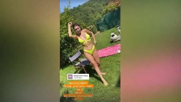 Ünlü Şarkıcı Hande Yener'den bikinili çılgın dans şovu!