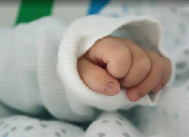 Kuşadası’nda şok skandal: Çocuk doktoru para karşılığı bebek aldı! Kucağından düşürüp hastaneye getirdi