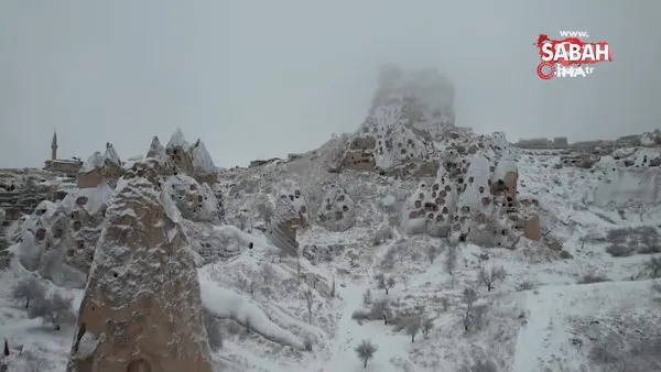Karla kaplanan Kapadokya'da kartpostallık görüntüler mest ediyor | Video