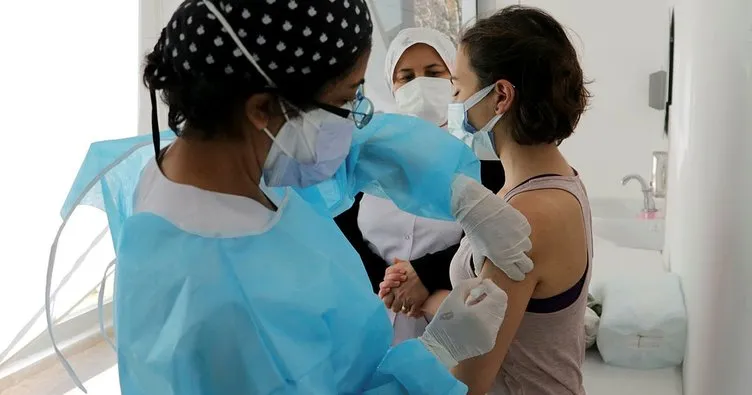 Son dakika haberler: Sağlık çalışanlarına üçüncü doz koronavirüs aşısı yapılacak!