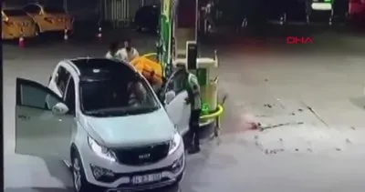 İstanbul Fatih’te otomobilin yakıt alan motokuryeyi adeta biçtiği anlar kamerada