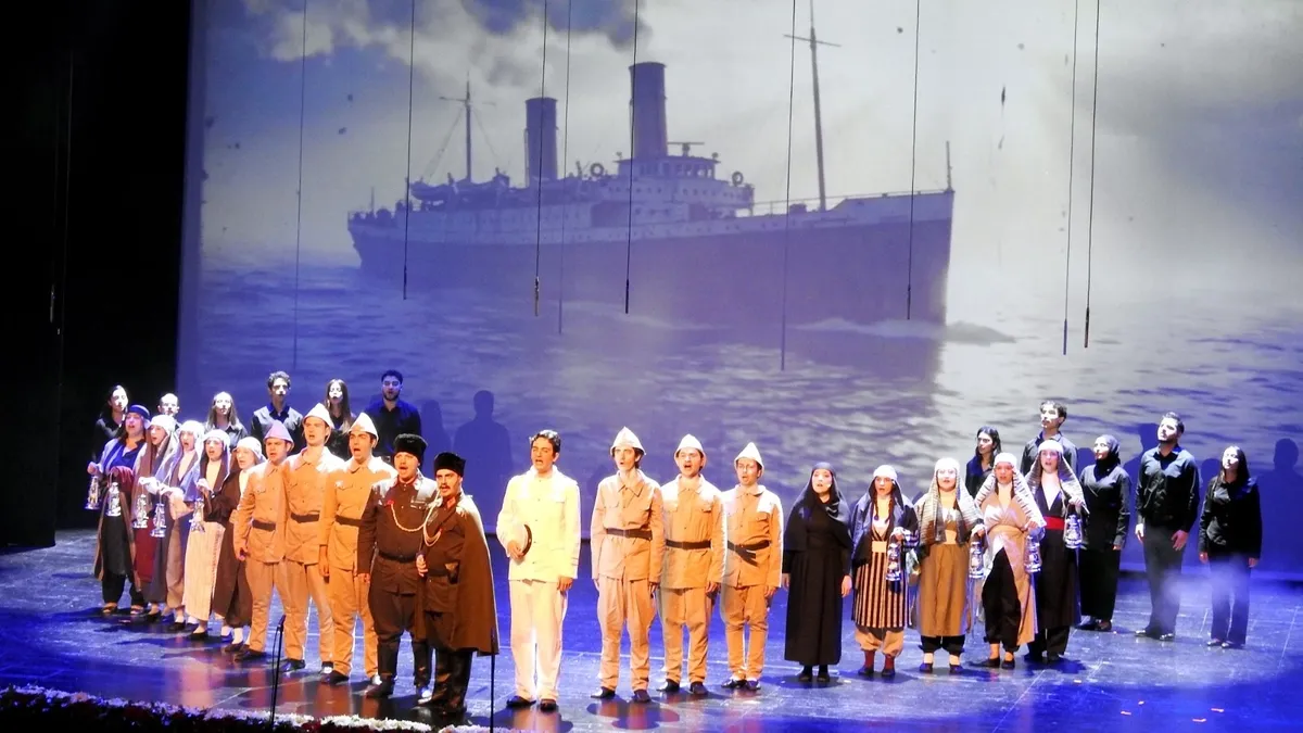 İstanbul’da 19 Mayıs Atatürk’ü Anma, Gençlik ve Spor Bayramı coşkusu yaşandı İstanbul’da 19 Mayıs Atatürk’ü Anma, Gençlik ve Spor Bayramı coşkusu yaşandı