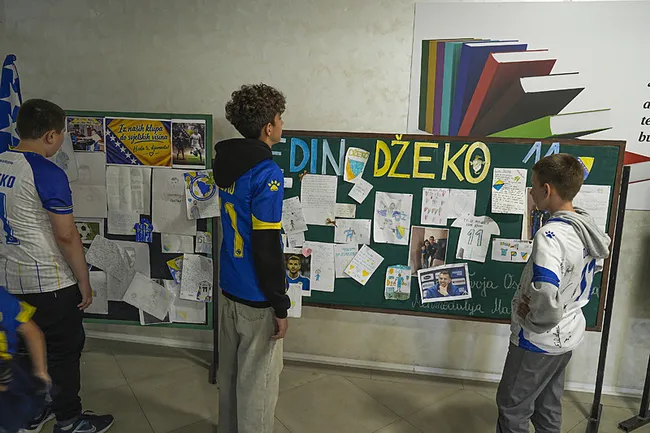 bosna-hersek-efsanesi-edin-dzeko-ogrencilere-ornek-oldu-1790934260970.jpeg