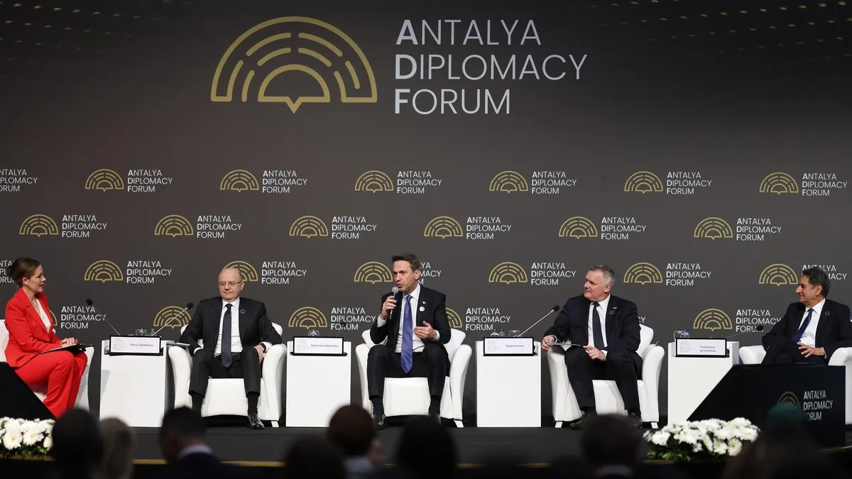 ADF2026’da enerji güvenliği masada! Bakan Bayraktar Türkiye’nin nihai hedefini açıkladı ADF2026’da enerji güvenliği masada! Bakan Bayraktar Türkiye’nin nihai hedefini açıkladı