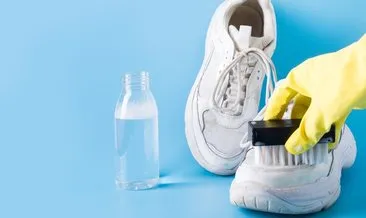 Ayakkabılarınızı bembeyaz yapacak! Bu yöntem ayakkabı temizliğinde çok etkili: 2 malzeme yetiyor...