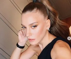 Doktoru Serenay Sarıkaya'yı evde muayene etti! Sarıkaya silikonları patlayınca soluğu hastanede almıştı…