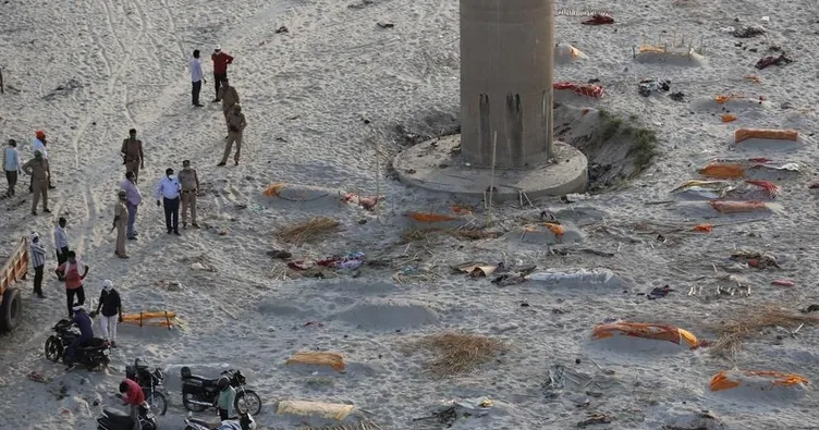 Hindistan felaketi yaşıyor! Ganj Nehri’nde yüzlerce ceset bulundu