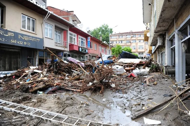 Devlet tüm imkânlarıyla yaraları sarmak için seferber oldu! Sular çekildi acı tablo ortaya çıktı