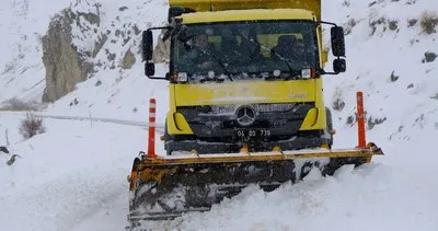Ağrı'da yoğun kar yağışı: 459 köy yolu ulaşıma kapandı #agri