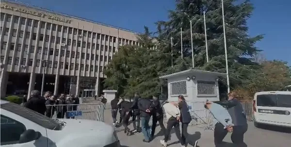 ankarada-90-milyonluk-dolandiricilik-operasyonu-12-supheli-tutuklandi-1791294891204.jpg