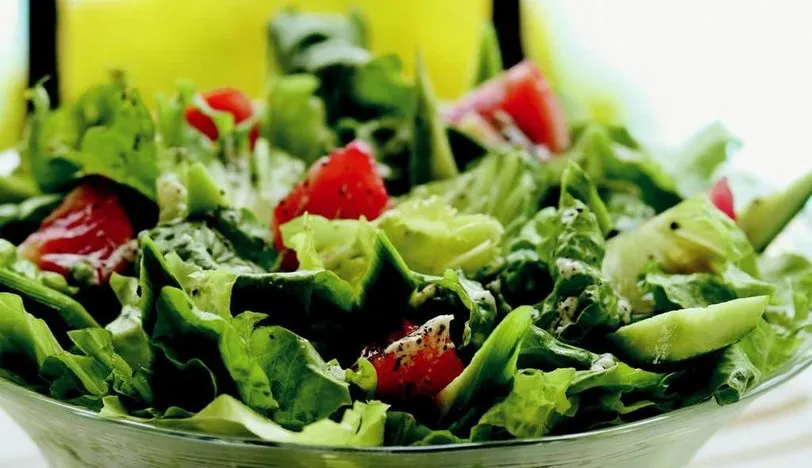 Sarımsak Soslu Salata