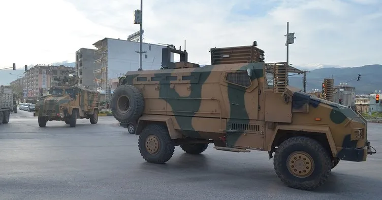 Sınırdaki birliklere gönderilen takviye askeri araçlar Hatay’a ulaştı