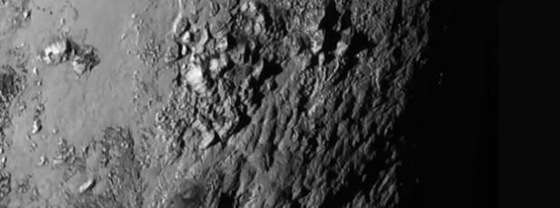 Plüton’un uydusudaki esrarengiz nokta