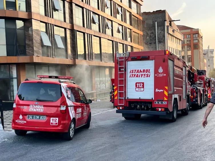 İstanbul Güngören’de korku dolu anlar: 4 katlı kumaş atölyesi kül oldu!