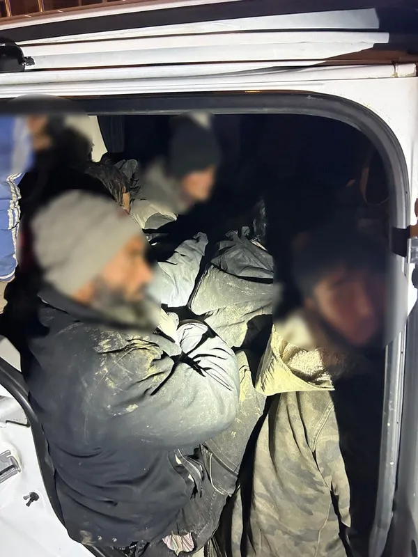 igdirda-duzensiz-gocmen-operasyonu-12-gocmen-ve-2-organizator-yakalandi-1765720188533.jpg