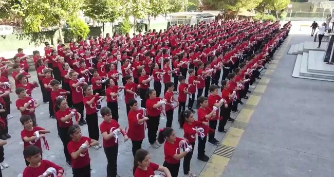 İzmit Atatürk Ortaokulu’ndan 29 Ekim’e Özel muhteşem koreografi