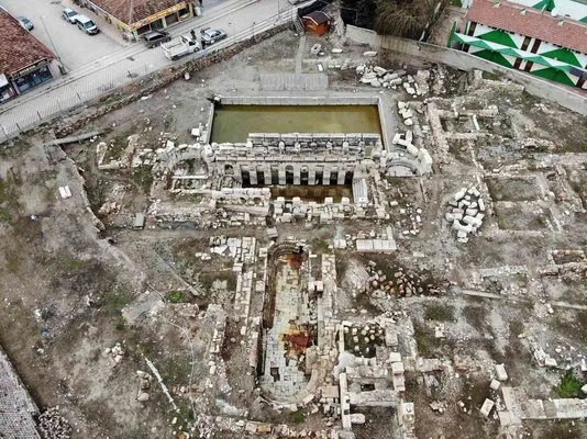 2 Bin yıllık Tarihi Roma Hamamı suyu çekildi