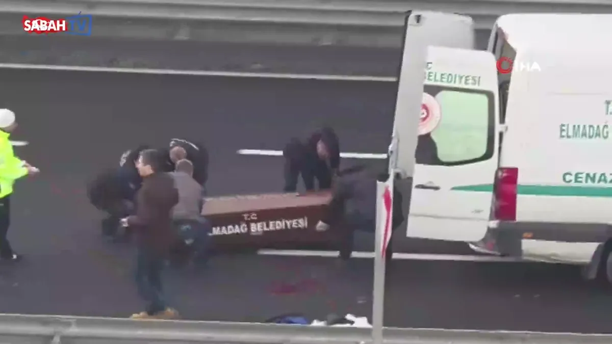 Ankara’da feci kaza: Bariyere çarpan motosikleti sürücünün üzerinden otobüs geçti | Video videosunu izle Ankara’da feci kaza: Bariyere çarpan motosikleti sürücünün üzerinden otobüs geçti | Video videosunu izle