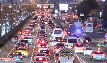 İstanbul’da haftanın ilk iş gününde bazı bölgelerde trafik yoğunluğu yaşandı