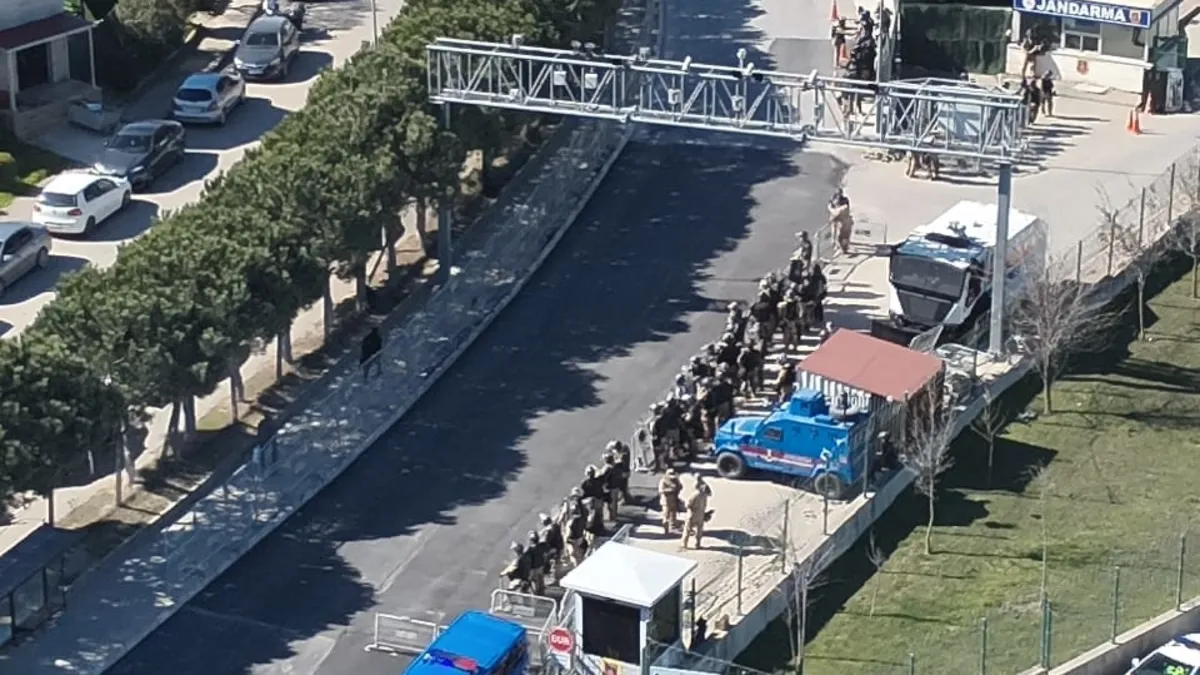 Drone görüntüleri gerçeği ortaya çıkardı! İmamoğlu’na destek veren olmadı: Silivri çevresi boş kaldı Drone görüntüleri gerçeği ortaya çıkardı! İmamoğlu’na destek veren olmadı: Silivri çevresi boş kaldı