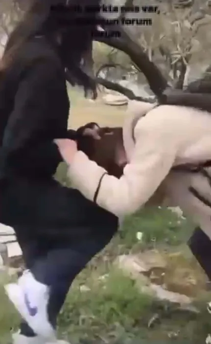 Muğla’da 13 yaşındaki kız öğrenci arkadaşını darbetti! Akran zorbalığı kamerada!