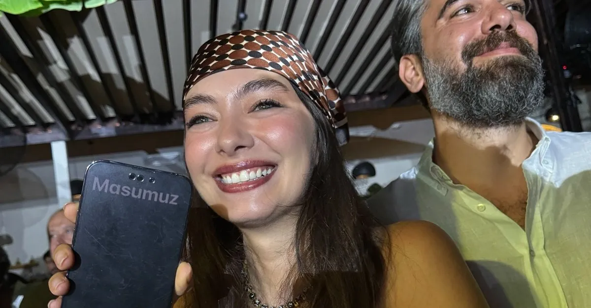 8 aylık hamile Neslihan Atagül güzelliğini bakın kimden almış! Rus annesi bir afet...