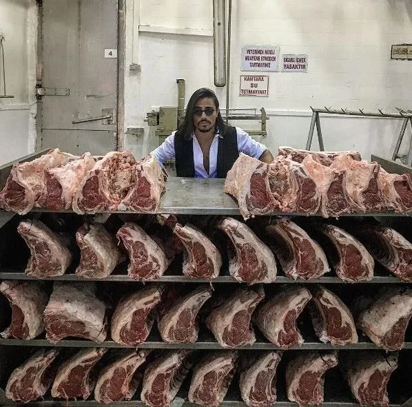 Nusret�in başı Bebek sakinleri ile derde girdi Son Nusret�in başı Bebek sakinleri ile derde girdi Son