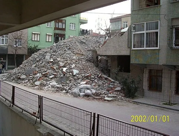İTÜ’lü ünlü profesörden son dakika deprem açıklaması! Avcılar’da binaların yıkımı depreme bırakılmamalı...