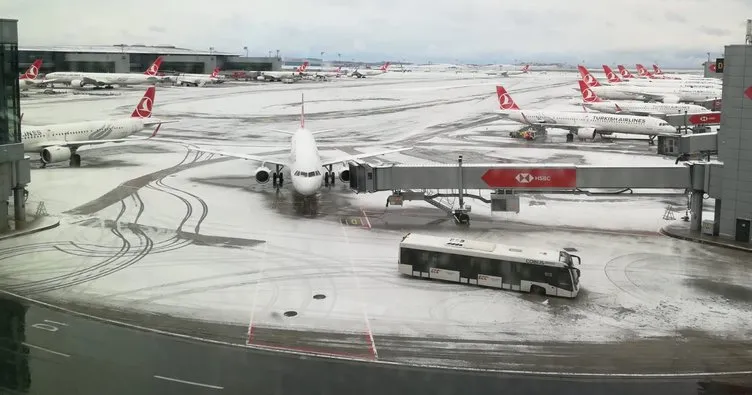 İstanbul’da beklenen kar başladı! 468 uçak seferi iptal edildi