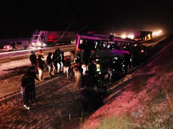 Zincirleme trafik kazasında 1 ölü, 19 yaralı - 2