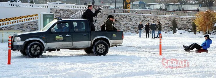 Erzurum'da karda lastik raftingi keyfi. İlk denemeyi Vali yaptı