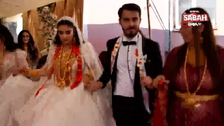 Düğünde geline 4 kilo altın takıldı | Video