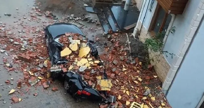 Zonguldak’ta ağaçlar devrildi: 5 metre dalga oluştu! Zonguldak’ta ağaçlar devrildi: 5 metre dalga oluştu!