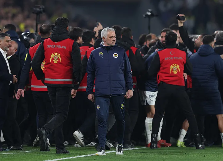 Son dakika: Fenerbahçe-Galatasaray maçının PFDK sevkleri açıklandı! Jose Mourinho kaç maç ceza alacak?