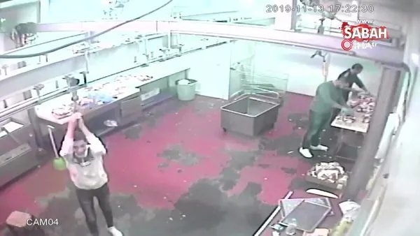 Istanbul Da Kasap Askisinda Sov Yapmaya Calisan Gencin Akrobasi Denemesi Kotu Bitti Videosunu Izle Son Dakika Haberleri