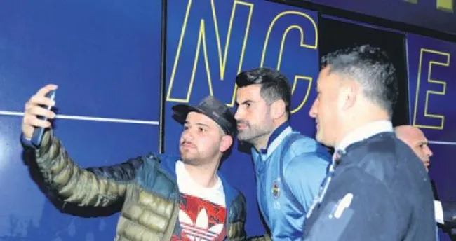 Bir taraftar karşıladı