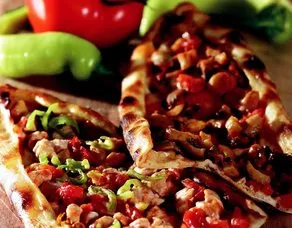 Tavuklu ve Mantarlı Pide