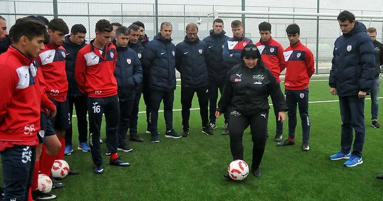 Altınordu’ya ustasından pas ve şut dersi