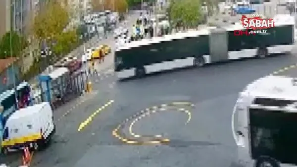 Kadıköy Söğütlüçeşme'deki metrobüs kazası kamerada | Video