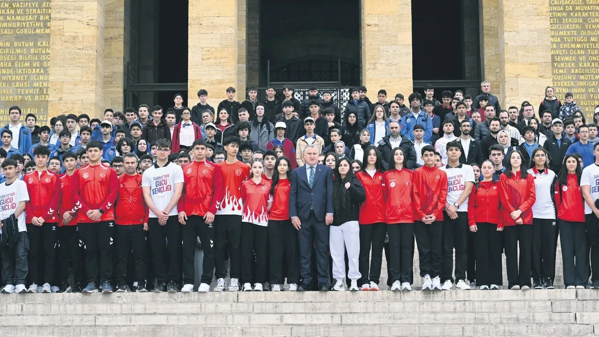 81 ilden gelen gençler Anıtkabir’i ziyaret etti 81 ilden gelen gençler Anıtkabir’i ziyaret etti