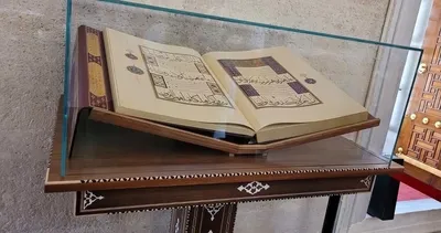 Başkan Erdoğan’ın Selimiye’ye armağan ettiği Kur’an-ı Kerim ziyarete açıldı #edirne