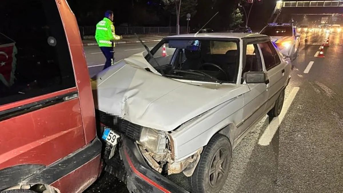 Uşak’ta zincirleme kaza: 4 araç karıştı! 6 yaralı Uşak’ta zincirleme kaza: 4 araç karıştı! 6 yaralı